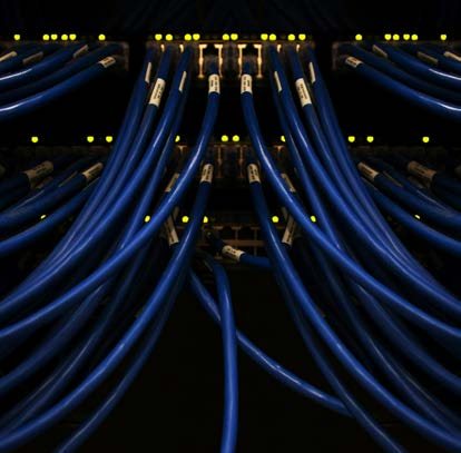 Structured network cabling in a data centre